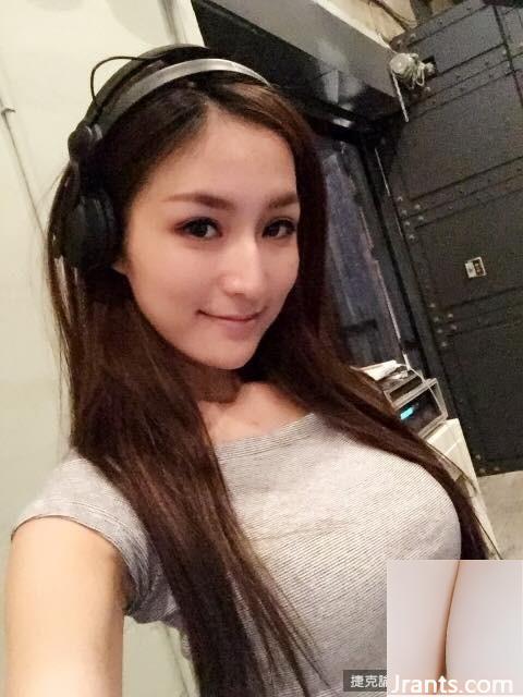 Hot girl cúp C D”~Lin Peipei~Bộ đồ ngủ cắt sâu gợi cảm và selfie trên giường với dáng chuẩn khiến người ta chảy nước dãi mũi (37P) - Ảnh 37
