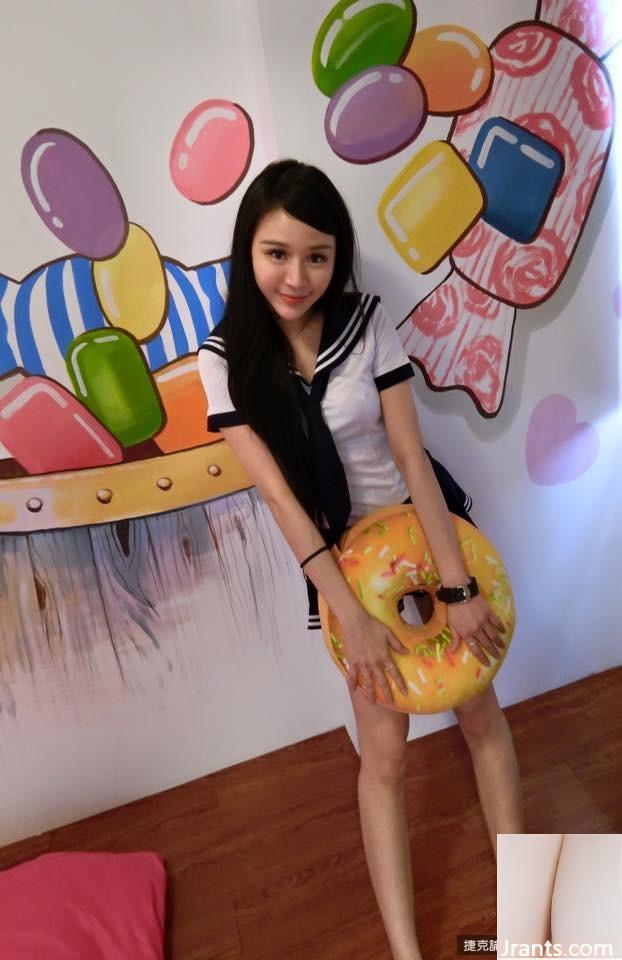 Người mẫu nữ mắt điện gợi cảm 34C ~Lena Lena~ khoác lên mình bộ đồng phục với khuôn mặt ngọt ngào và phong cách thuần khiết (32P)