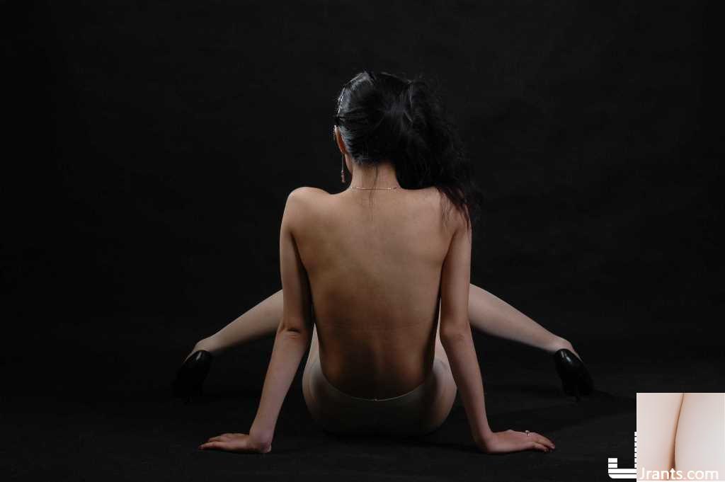 (Người mẫu Trung Quốc gợi cảm) Người mẫu nữ quyến rũ, tất và đồng phục đẹp, ảnh riêng tư gợi cảm phần dưới (84P) - Ảnh 22