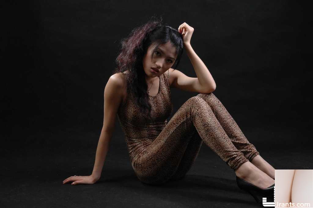 (Người mẫu Trung Quốc gợi cảm) Người mẫu nữ quyến rũ, tất và đồng phục đẹp, ảnh riêng tư gợi cảm phần dưới (84P) - Ảnh 6