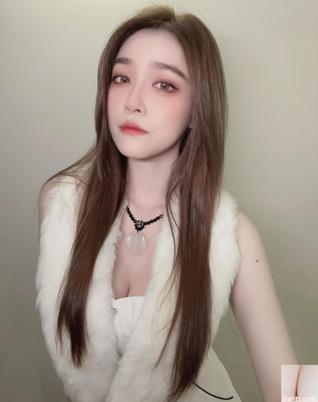 Đường cong nụ cười trên ngực của cô nàng ngọt ngào “Kaiqi K7” khiến dân tình tan chảy ngay lập tức (16P) - Ảnh 2