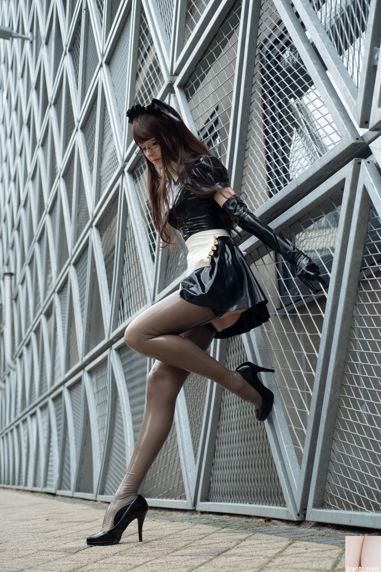 Người Giúp Việc Cao Su Kẹo Bóng (75P) - Ảnh 2