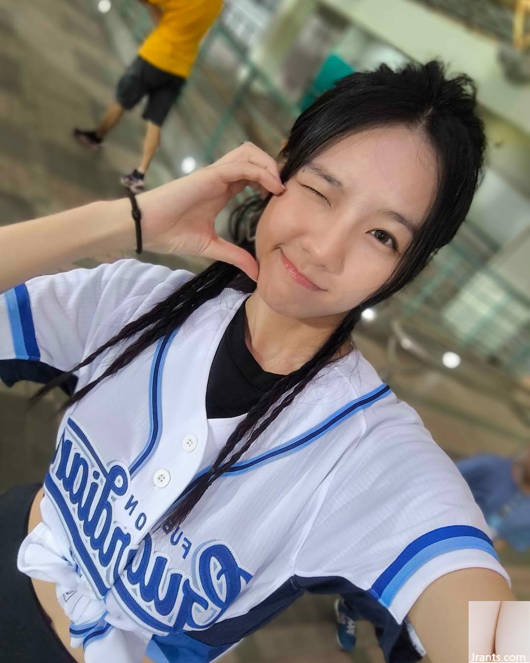 Vẻ đẹp của người dẫn chương trình trực tiếp “A Yuan” quá bắt mắt và quyến rũ (10P) - Ảnh 10