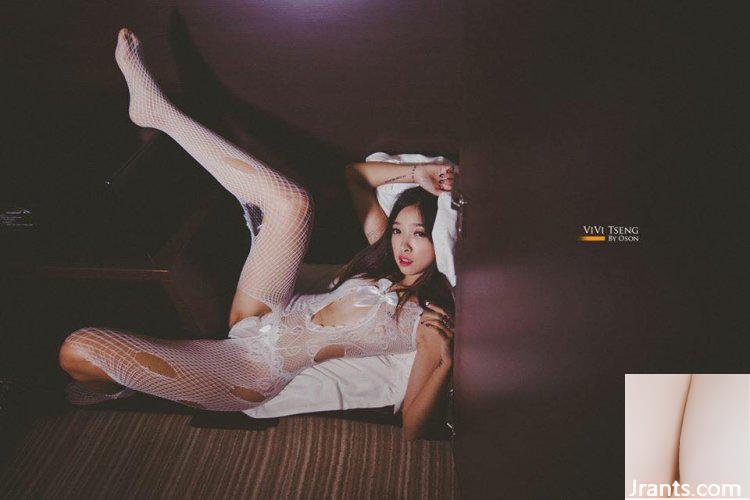 -Natsuki KissyVivi~Trang phục Giáng sinh nóng bỏng, quần lót siêu mỏng để lộ mông trắng (50P) - Ảnh 11