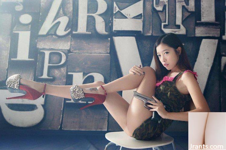 -Natsuki KissyVivi~Trang phục Giáng sinh nóng bỏng, quần lót siêu mỏng để lộ mông trắng (50P) - Ảnh 27