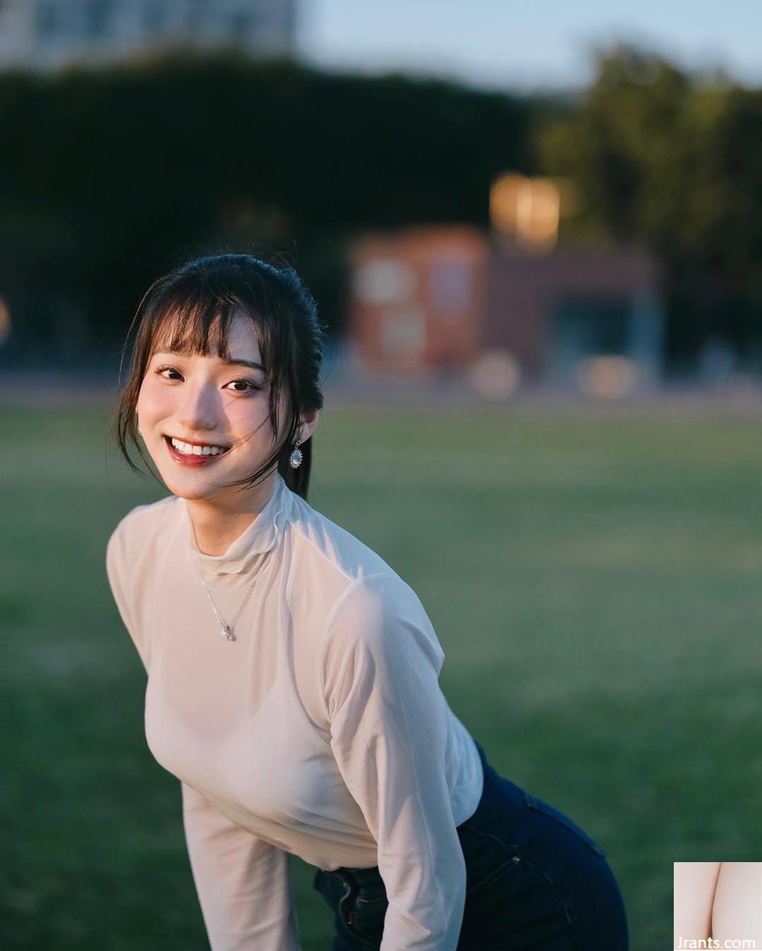 “Little Lolor” có nụ cười ngọt ngào và dáng người yêu quái (10P)