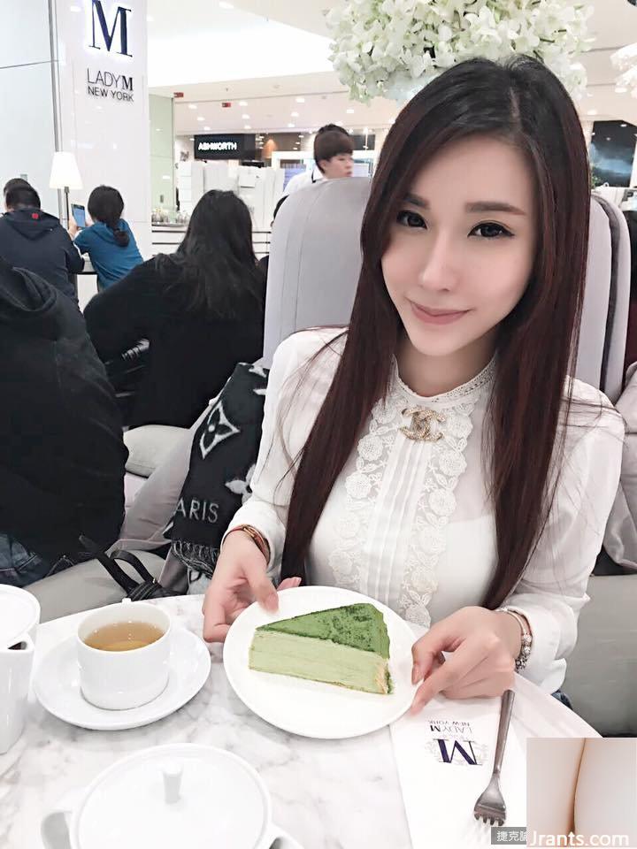 Cô gái yêu dấu ~ Zhang Xiaoyu ~ ăn bánh thấp và để lộ rãnh sâu (27P - Ảnh 3