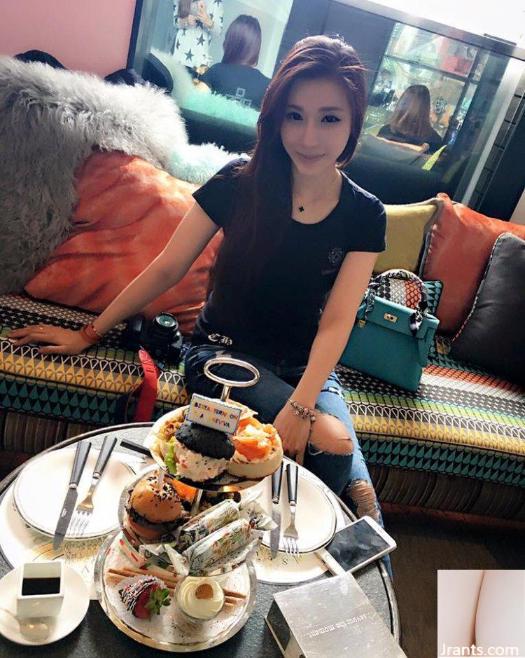 Cô gái yêu dấu ~ Zhang Xiaoyu ~ ăn bánh thấp và để lộ rãnh sâu (27P - Ảnh 5