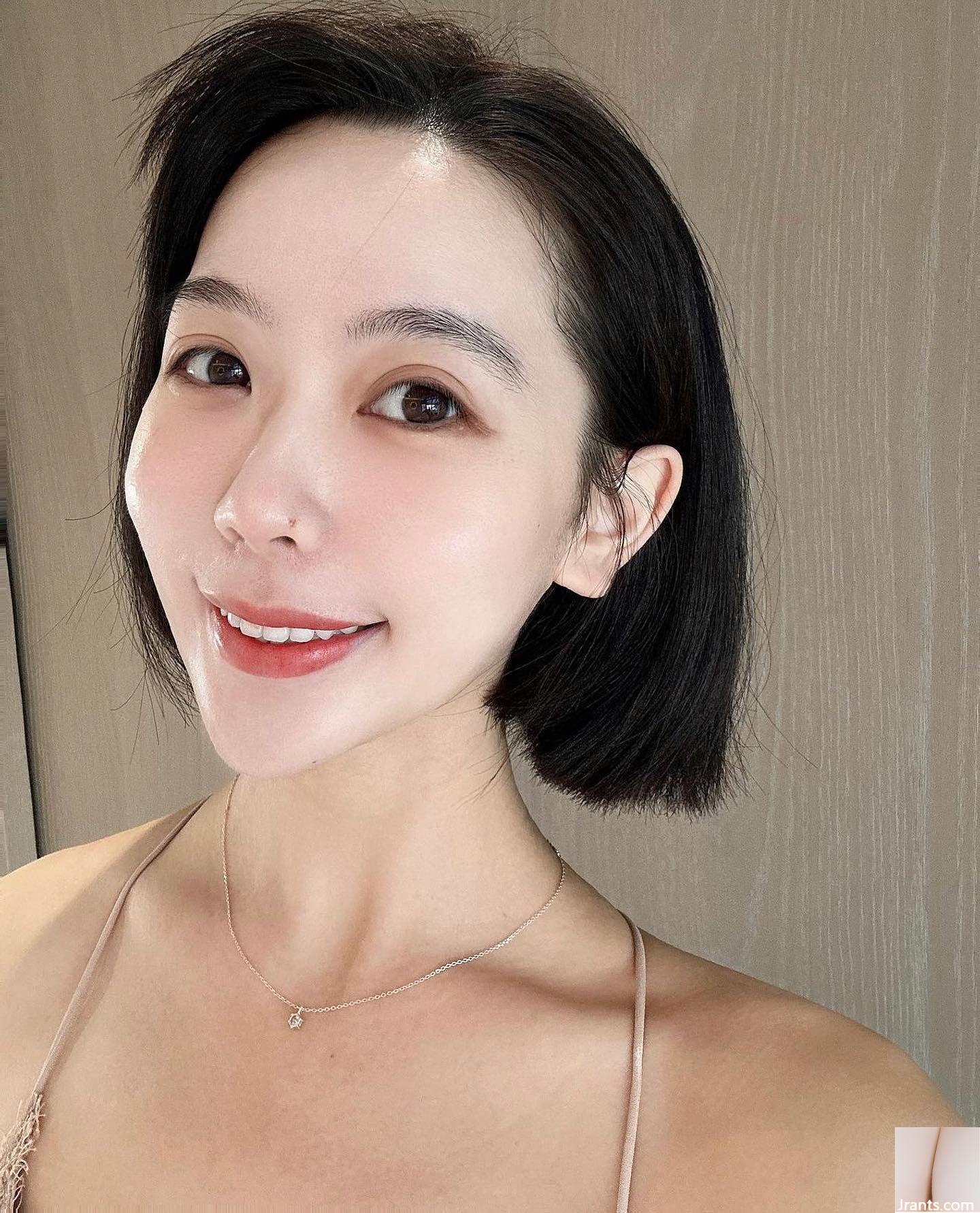 Đường rãnh sâu như tuyết trắng “Thầy Fang Cen” có khí chất gợi cảm và dáng người hung dữ ẩn giấu (15P) - Ảnh 4