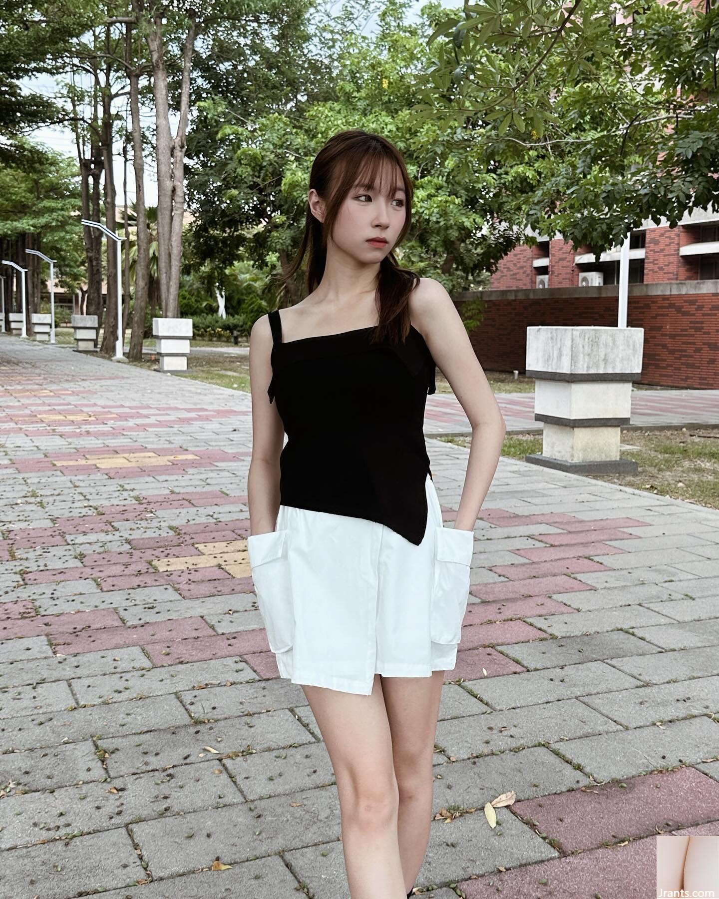 Vòng eo hoàn hảo “Tầng một” làn da siêu trắng và mềm mại, bộ ngực đẹp sẵn sàng lộ diện (13P)