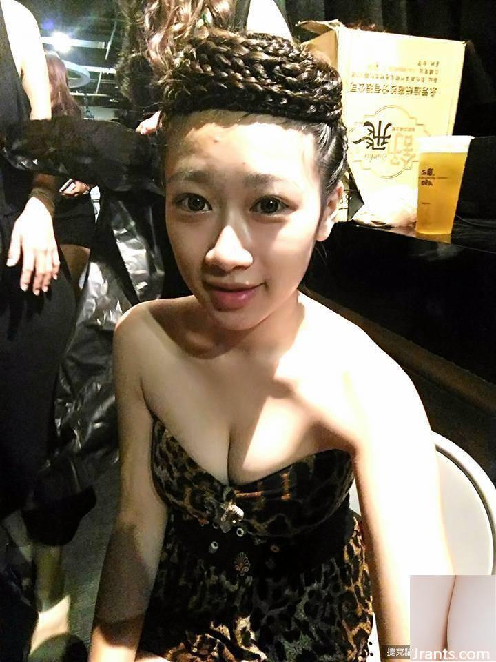 Thật gợi cảm! Hot girl Xiao Qixi chia sẻ ảnh phúc lợi khiến dân tình không thể rời mắt khỏi sự nghiệp (17P)