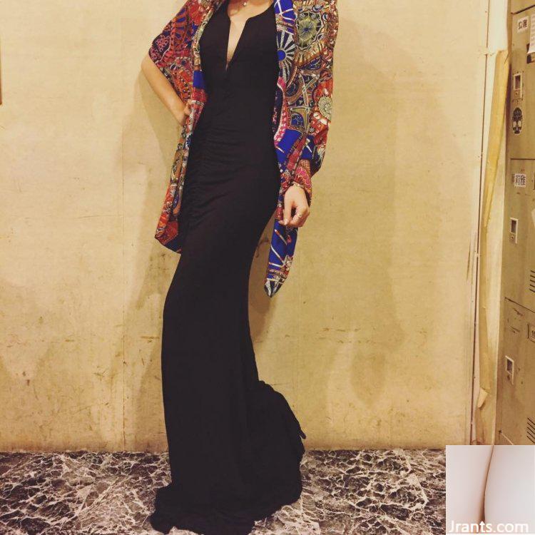 ~Zhou Shanshan~ Từ từ cởi áo khoác để lộ chiếc váy hồng và tấm lưng gợi cảm bắt mắt như bộ ngực xinh đẹp của cô ấy (41P) - Ảnh 15