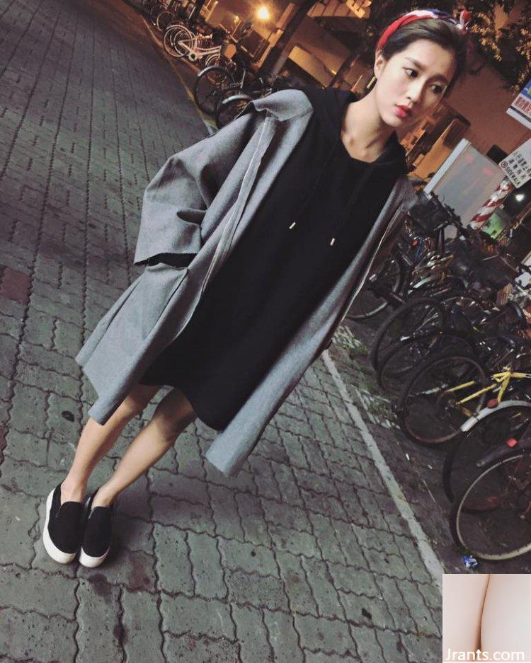 ~Zhou Shanshan~ Từ từ cởi áo khoác để lộ chiếc váy hồng và tấm lưng gợi cảm bắt mắt như bộ ngực xinh đẹp của cô ấy (41P) - Ảnh 40