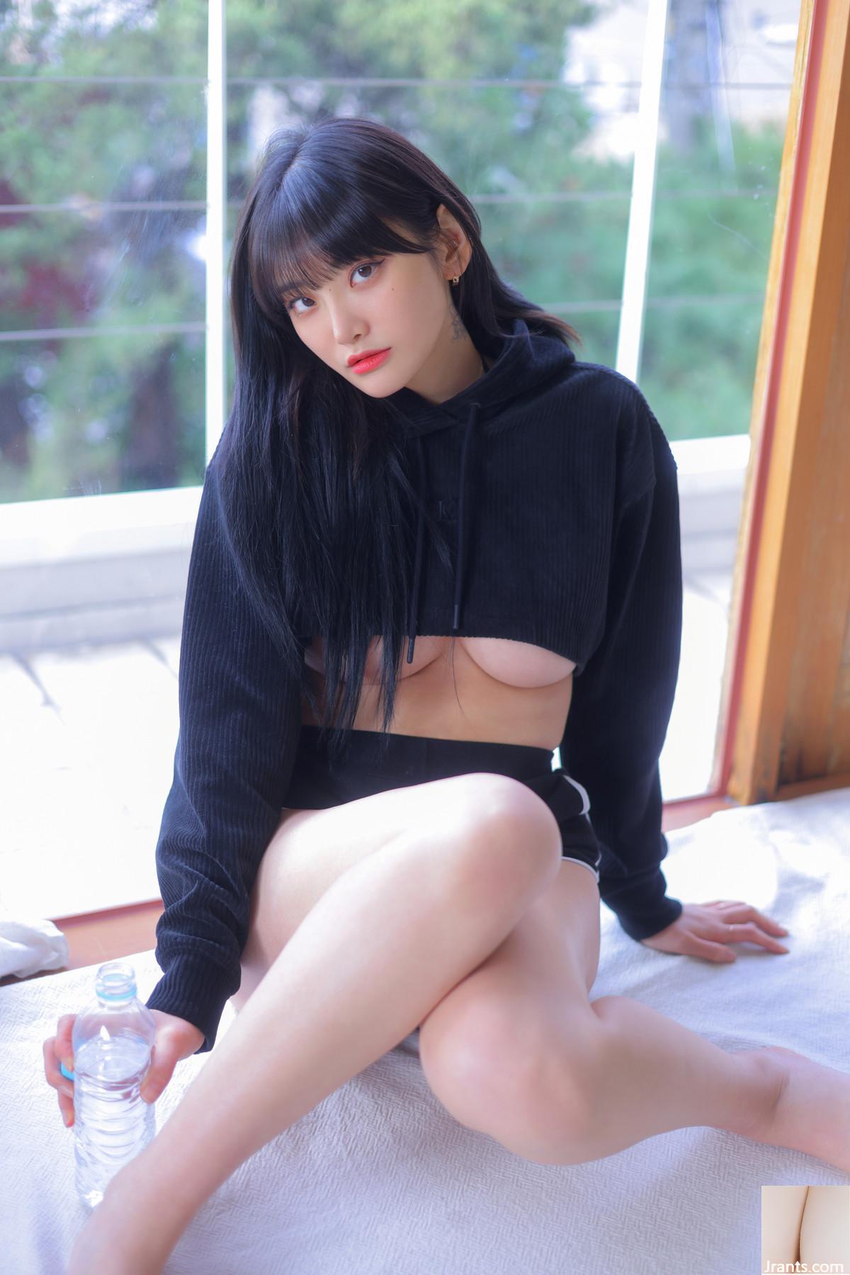 (Sula He0}) Cô gái Hàn Quốc khoe bộ ngực săn chắc và xinh đẹp trong bộ nội y màu đen (55P) - Ảnh 2