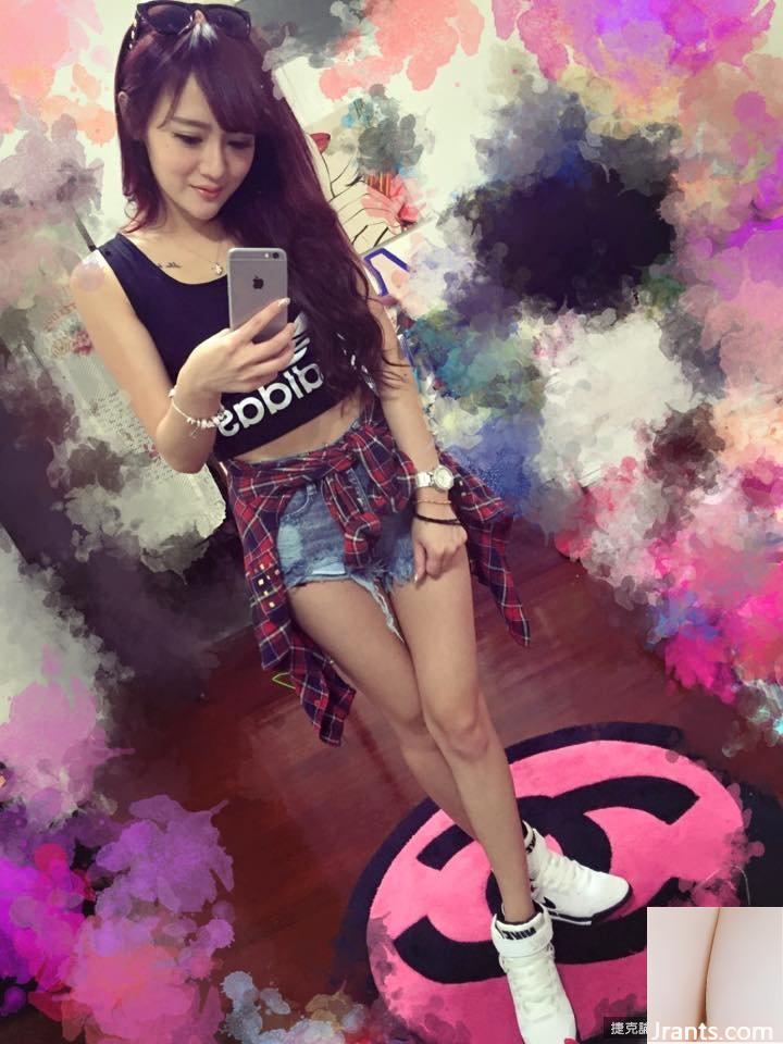 Nữ vũ công hộp đêm nóng bỏng ~ Chen Mei (Paipai Benben) ~ Cô ấy siêu quyến rũ trong bộ váy đen bó sát với bộ ngực khủng và vòng eo thon gọn!! - Ảnh 14