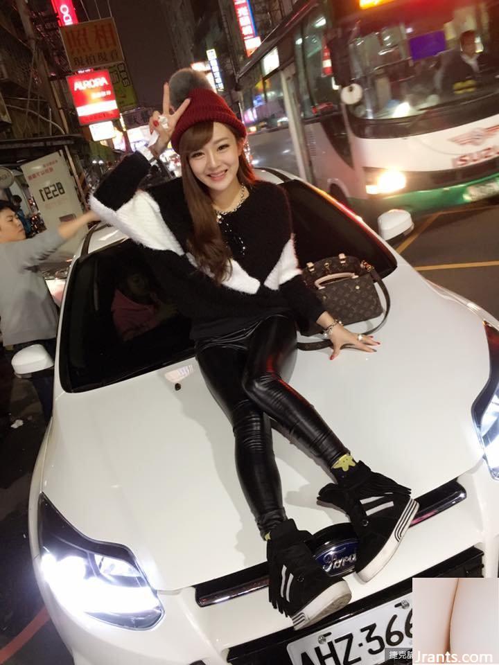 Nữ vũ công hộp đêm nóng bỏng ~ Chen Mei (Paipai Benben) ~ Cô ấy siêu quyến rũ trong bộ váy đen bó sát với bộ ngực khủng và vòng eo thon gọn!! - Ảnh 37