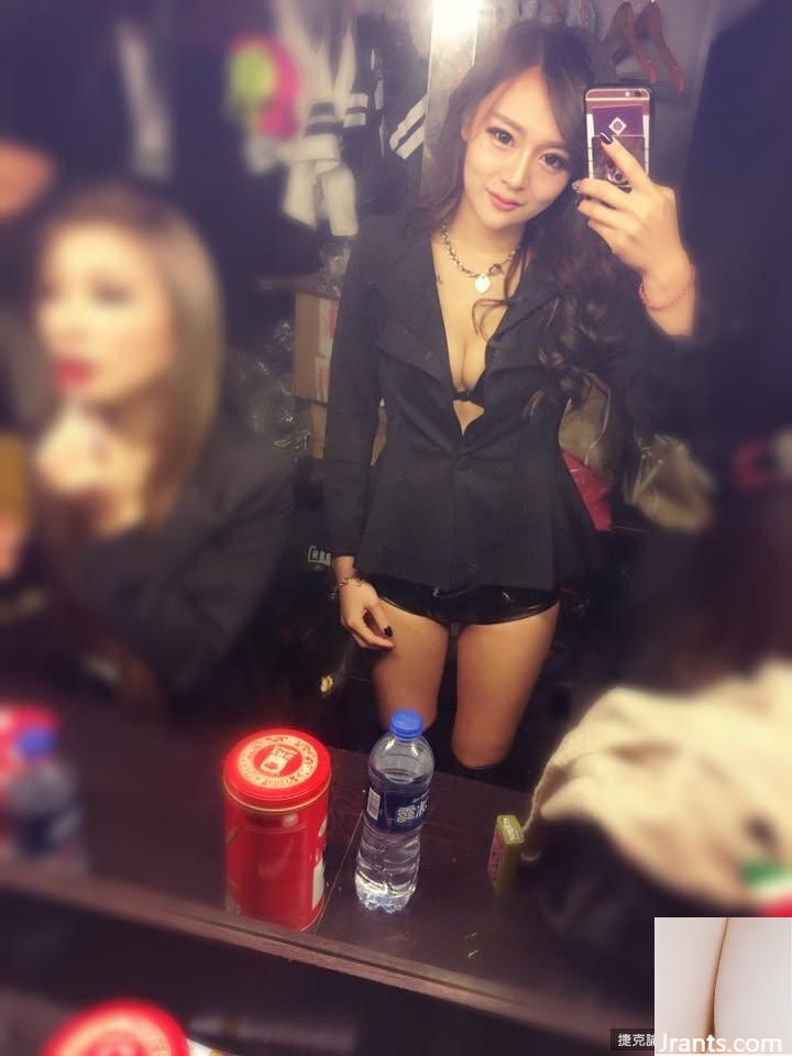 Nữ vũ công hộp đêm nóng bỏng ~ Chen Mei (Paipai Benben) ~ Cô ấy siêu quyến rũ trong bộ váy đen bó sát với bộ ngực khủng và vòng eo thon gọn!! - Ảnh 39