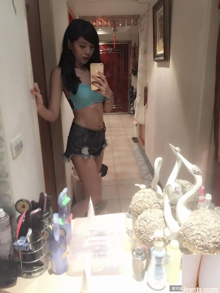 Cô gái có làn da trắng, dáng mảnh mai và đôi chân dài ~ Zhang Rongrong ~ bờ vai thon và bộ ngực thon, thật gợi cảm (61P) - Ảnh 31