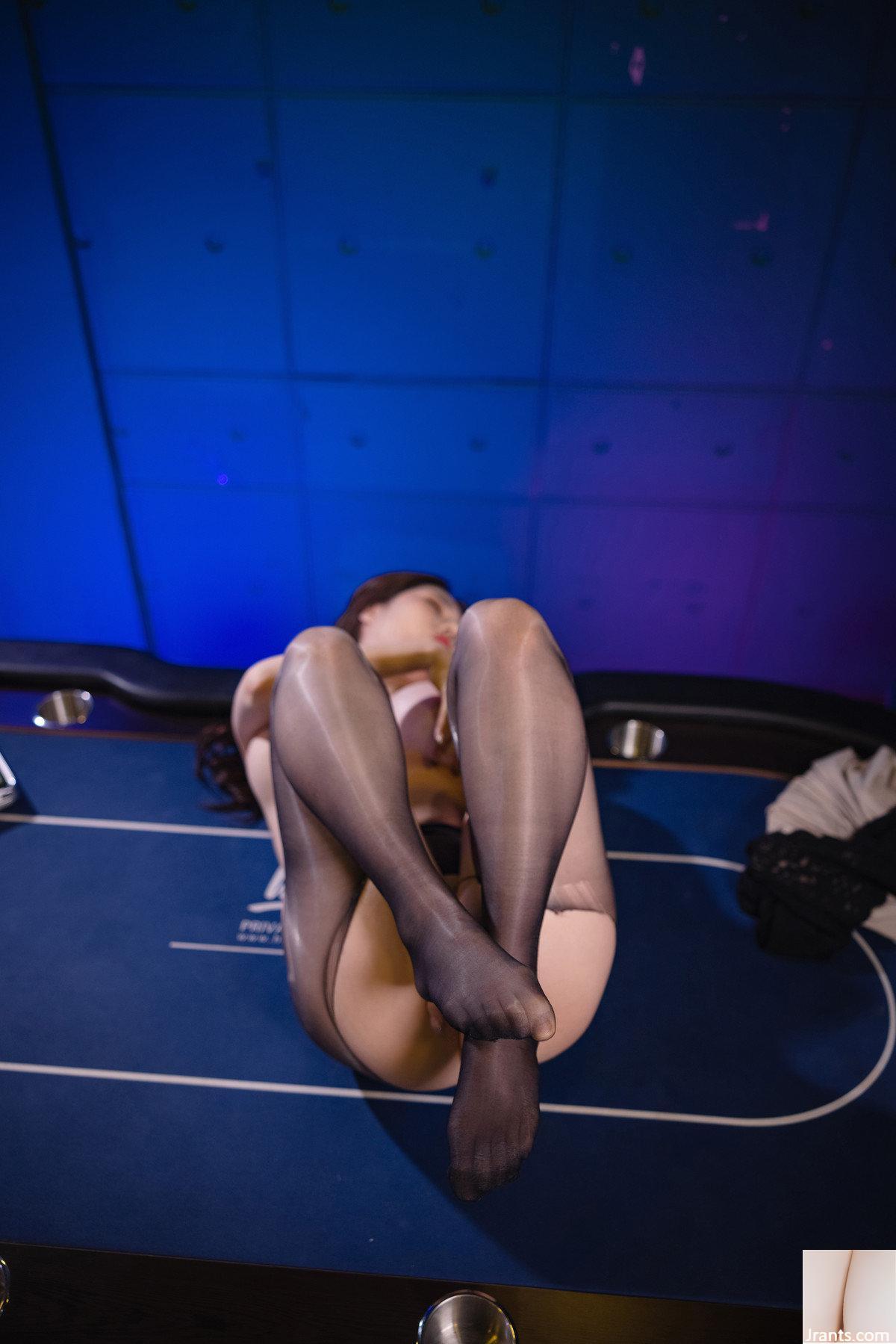 (Hani) Thân hình tròn trịa, cương cứng đầy gợi cảm tràn ngập sự cám dỗ của đôi tất đen (41P) - Ảnh 17