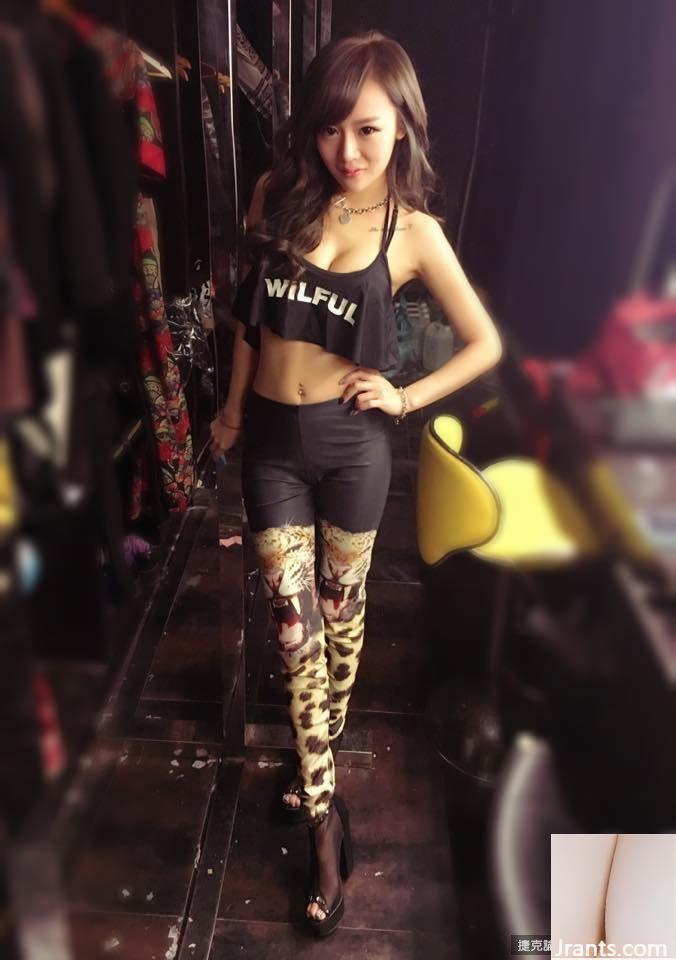 ~Chen Wei (Paipai Benben) ~ Chiếc váy bó sát màu đen có bộ ngực khủng và vòng eo thon, siêu quyến rũ!! - Ảnh 47