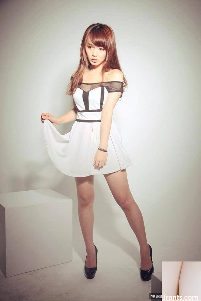 Em yêu Xiaoya ~ mặc bộ đồ ngủ sexy khoét sâu bắt mắt trước khi đi ngủ, thật bắt mắt!! (52P) - Ảnh 14