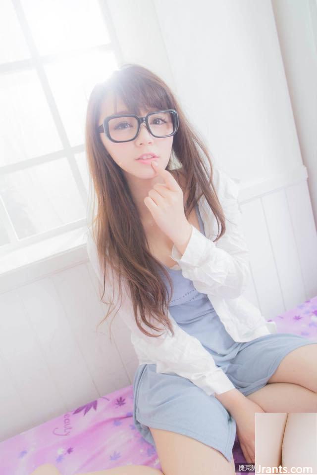 Em yêu Xiaoya ~ mặc bộ đồ ngủ sexy khoét sâu bắt mắt trước khi đi ngủ, thật bắt mắt!! (52P) - Ảnh 37