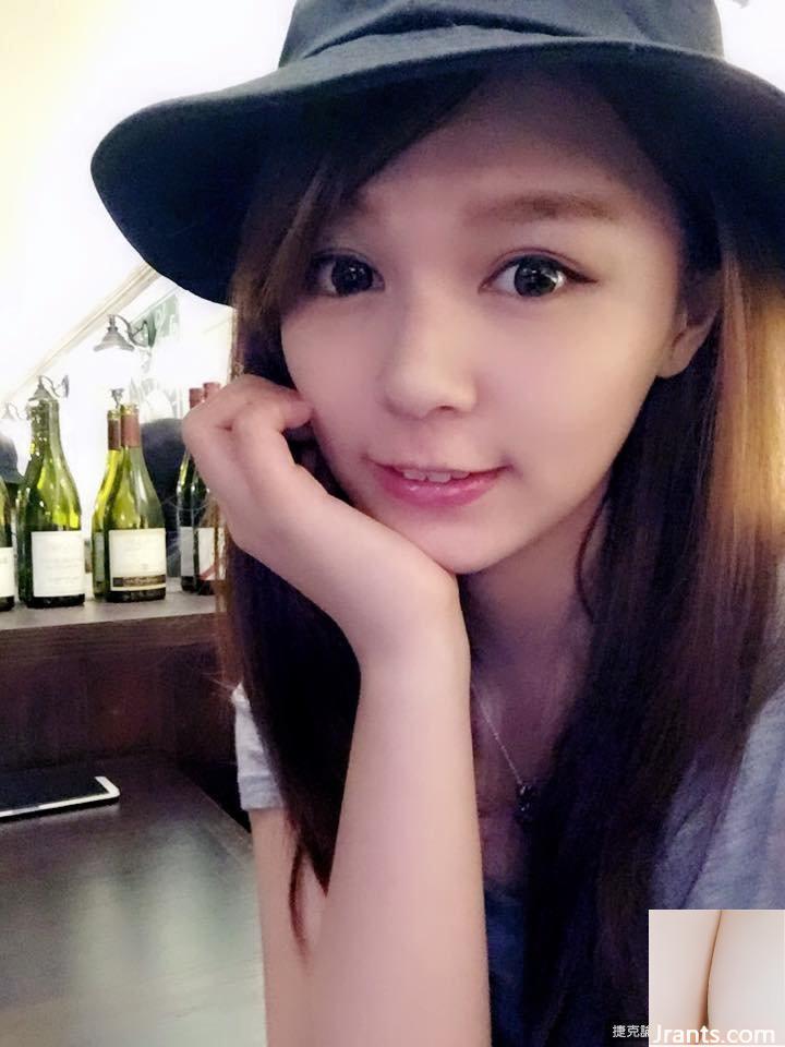 Em yêu Xiaoya ~ mặc bộ đồ ngủ sexy khoét sâu bắt mắt trước khi đi ngủ, thật bắt mắt!! (52P) - Ảnh 45