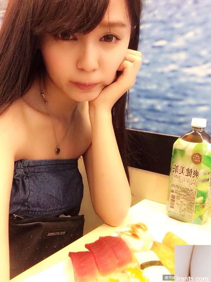 Em yêu Xiaoya ~ mặc bộ đồ ngủ sexy khoét sâu bắt mắt trước khi đi ngủ, thật bắt mắt!! (52P) - Ảnh 7