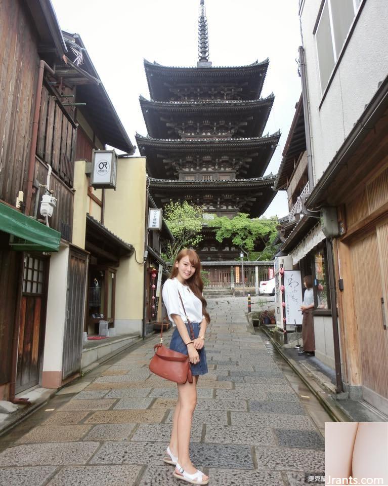 Cô gái xinh đẹp ngọt ngào Lisa trong trang phục y tá xuất hiện gợi cảm đến mức tôi rất muốn được cô ấy chăm sóc (34P) - Ảnh 20