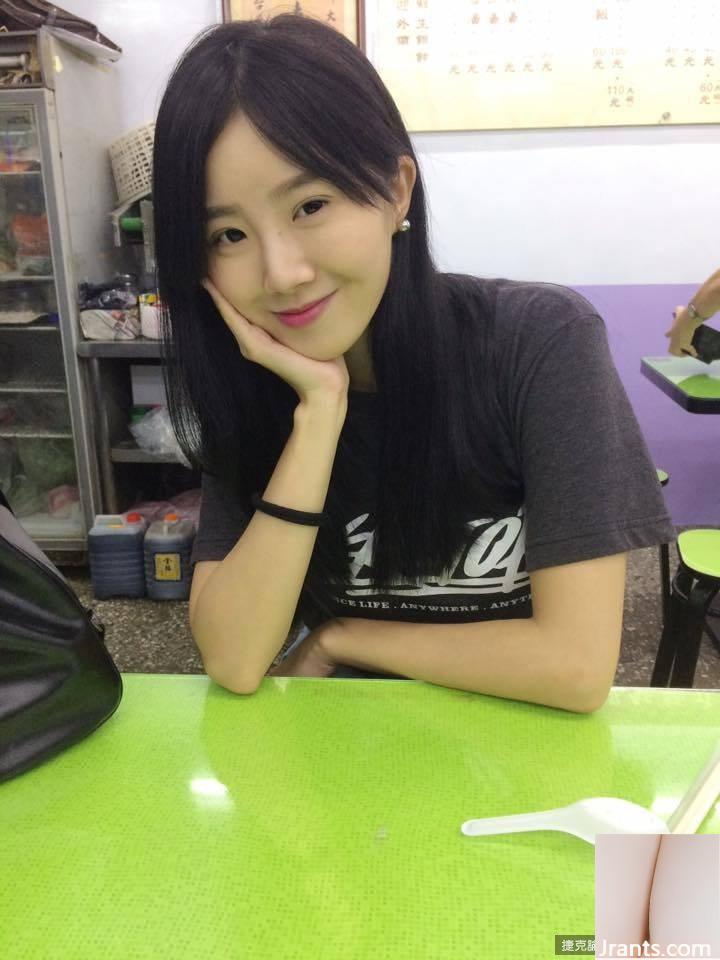 Nữ thần hội chợ (Zeng Tian) dùng băng dính bóp ngực to và thay quần áo, ngực bị đứt và cô hét lên đau đớn (28P) - Ảnh 24