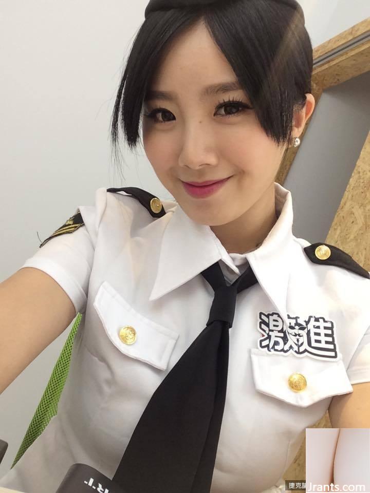 Nữ thần hội chợ (Zeng Tian) dùng băng dính bóp ngực to và thay quần áo, ngực bị đứt và cô hét lên đau đớn (28P) - Ảnh 26