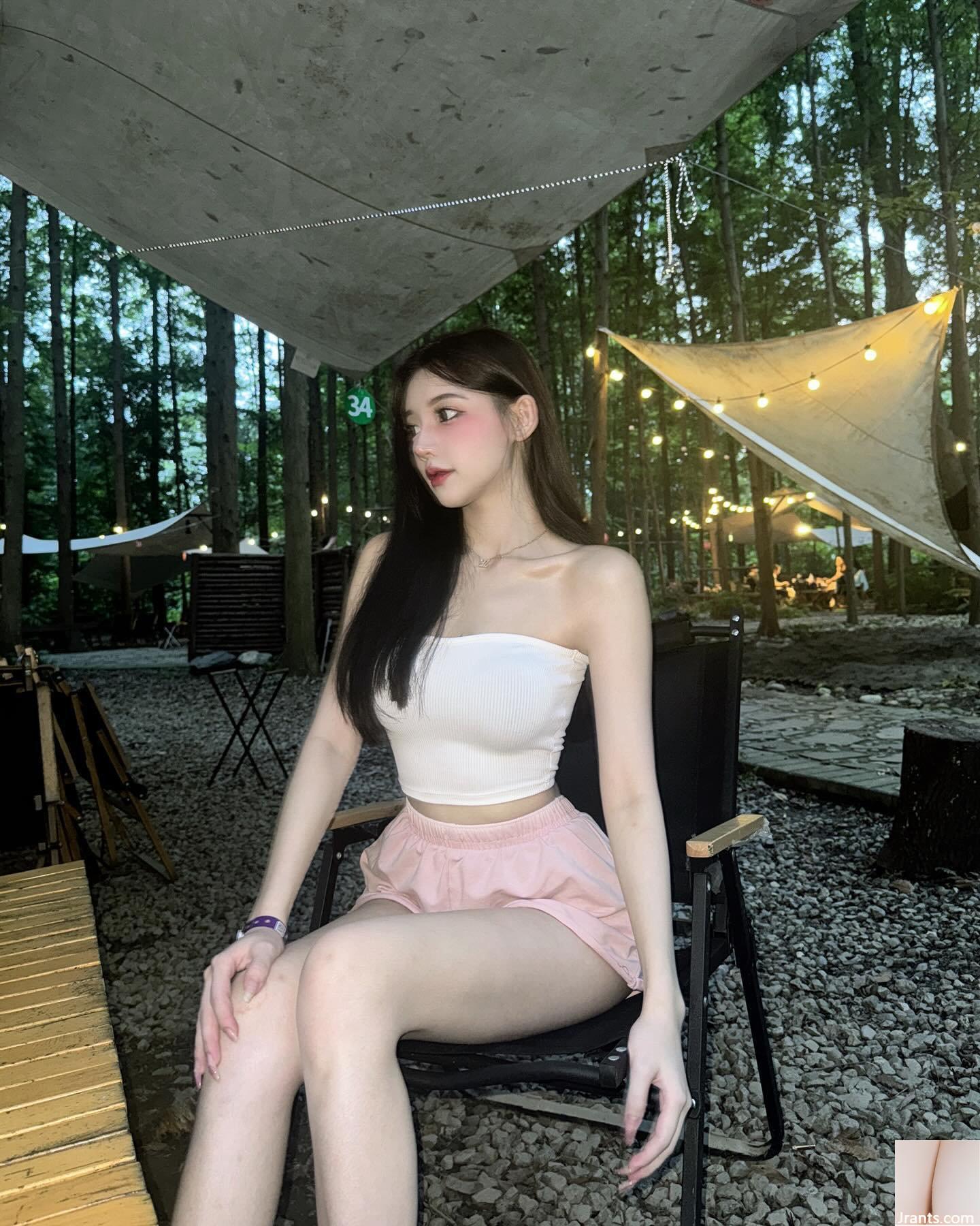 Làn da trắng như tuyết quyến rũ “Zhuang Tiantian”, cô gái nóng bỏng chữa lành với nụ cười dễ thương và vóc dáng tuyệt vời (12P) - Ảnh 4