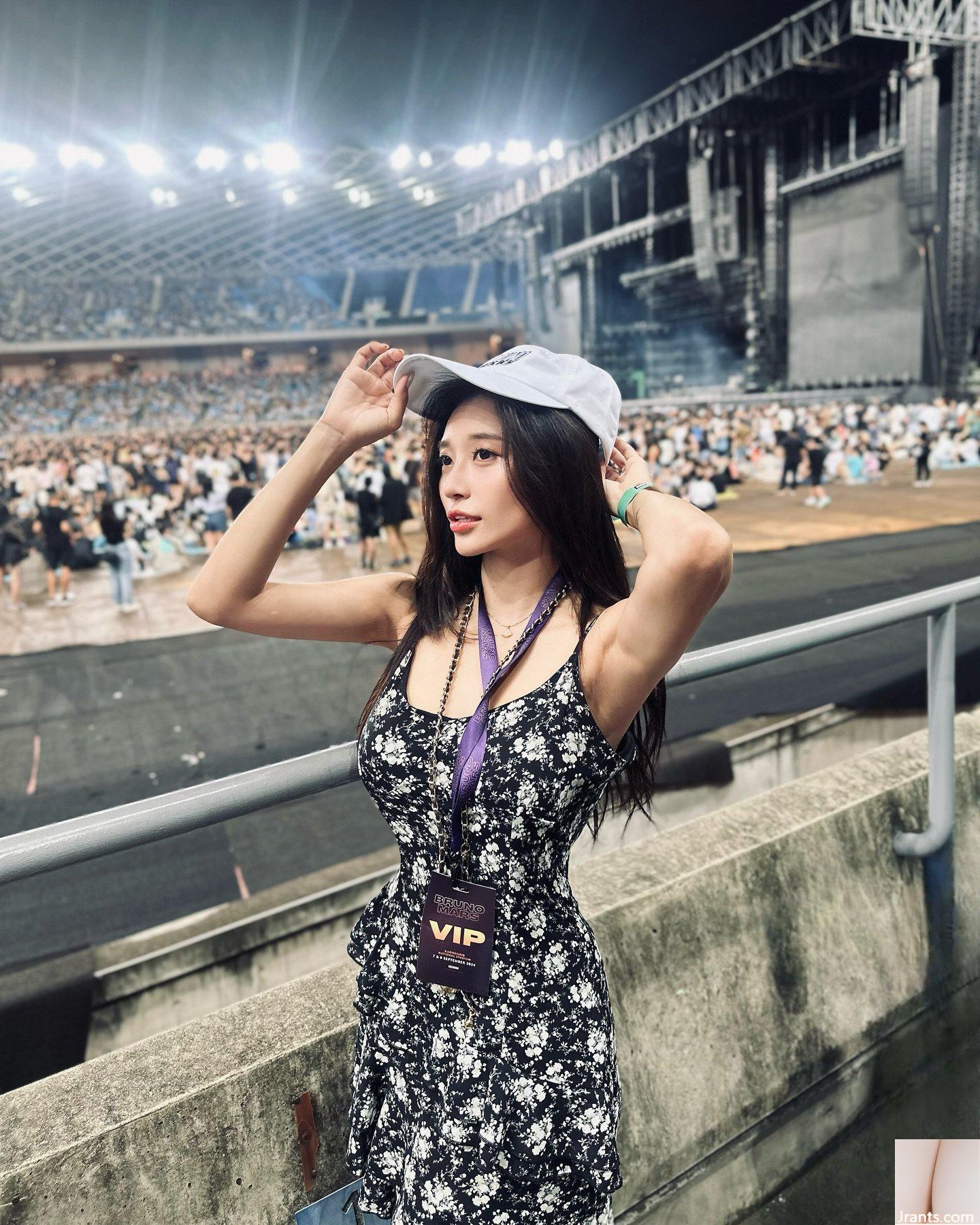 Hình ảnh cô gái thanh lịch “Maxine Chi” với bộ ngực đẹp độc ác khơi dậy trí tưởng tượng (16P - Ảnh 13