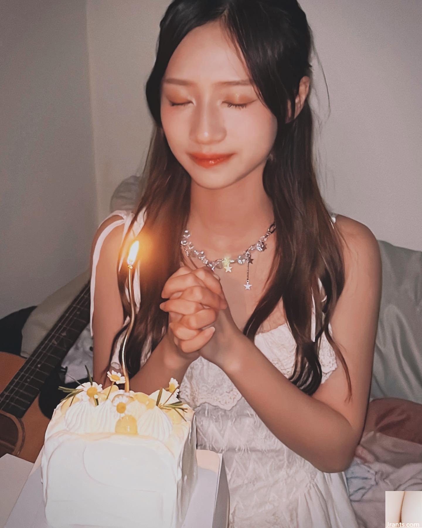 “Ghost Crystal Cai Cai CC” có dáng người chuẩn, trông rất nóng bỏng và quyến rũ. - Ảnh 12