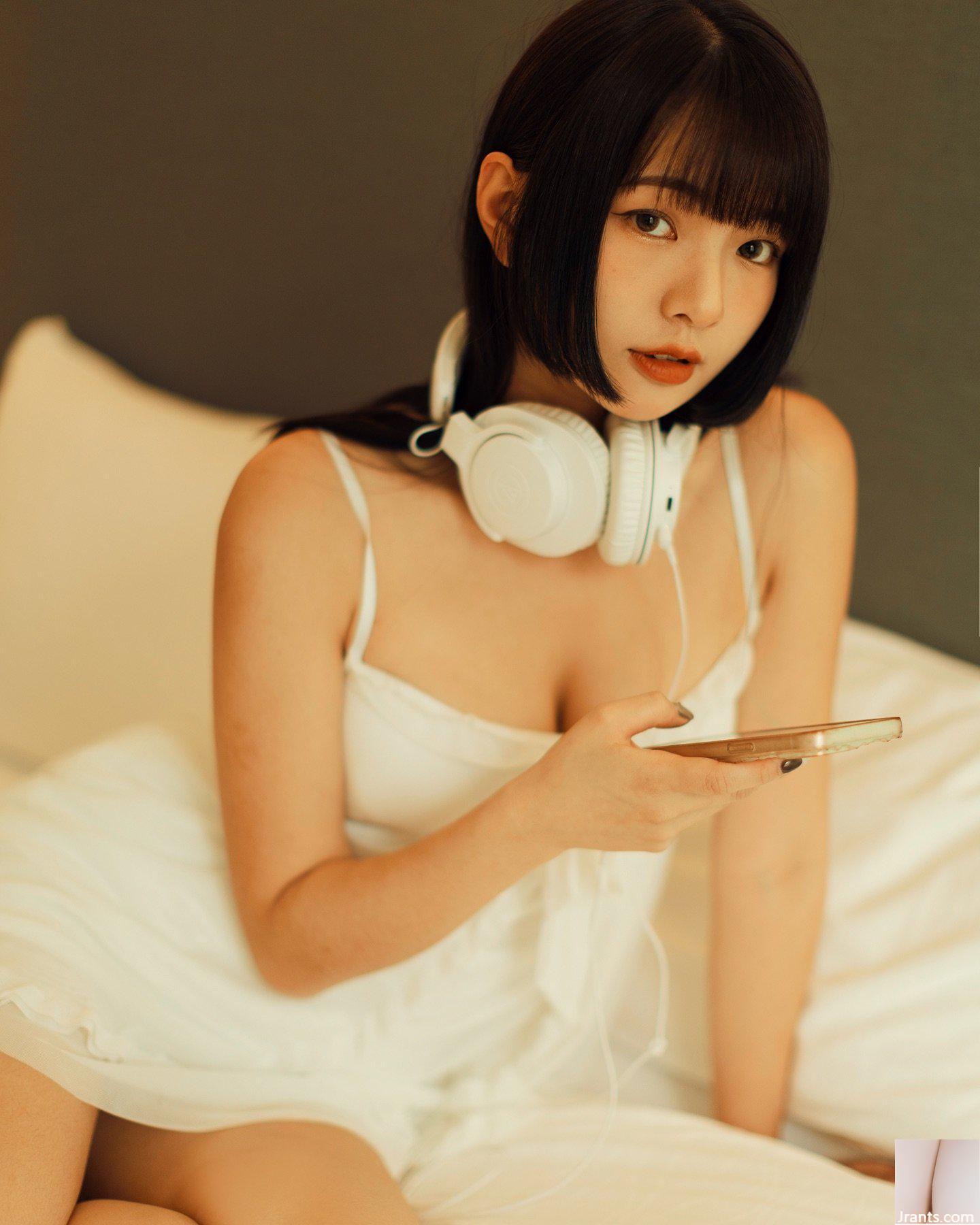 Cô gái gợi cảm “mm.91_” có vẻ ngoài ngọt ngào và gợi cảm không chịu nổi (18P)