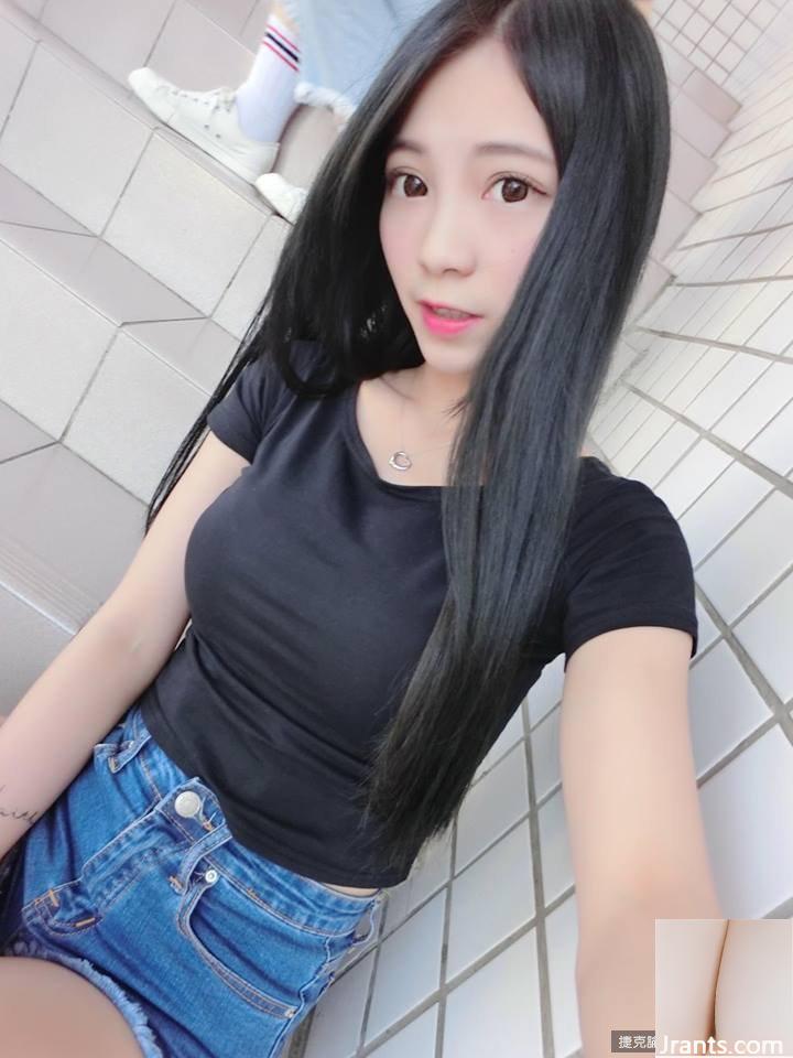 Cô gái ngọt ngào với bộ ngực đẹp cúp E ~ Zhang Zhumei ~ Dây vai tuột ra trong bức ảnh selfie, gợi cảm đến mức khơi dậy trí tưởng tượng (36P) - Ảnh 11