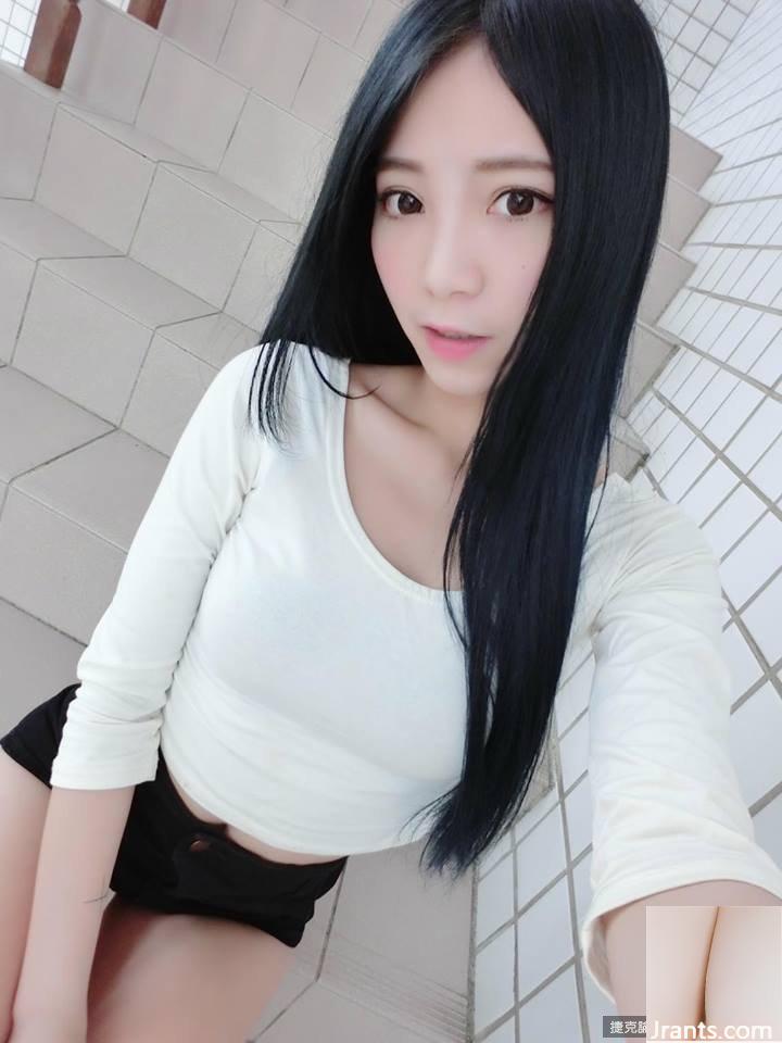 Cô gái ngọt ngào với bộ ngực đẹp cúp E ~ Zhang Zhumei ~ Dây vai tuột ra trong bức ảnh selfie, gợi cảm đến mức khơi dậy trí tưởng tượng (36P) - Ảnh 9