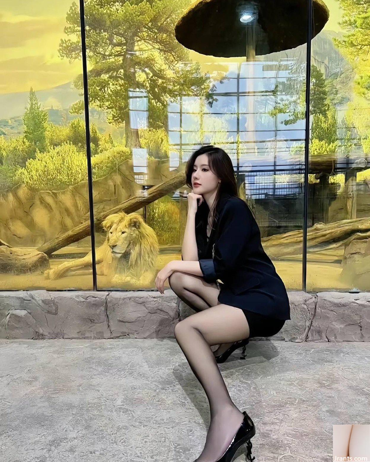 “Ah Zhu” có khí chất ngọt ngào và thân hình nóng bỏng với những đường cong hoàn hảo và thân hình cực nóng bỏng (16P)