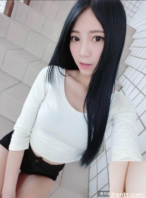 Cô gái E-cup Zhang Zhumei chụp ảnh selfie ngực khủng và vô tình làm mất dây vest (21P) - Ảnh 16