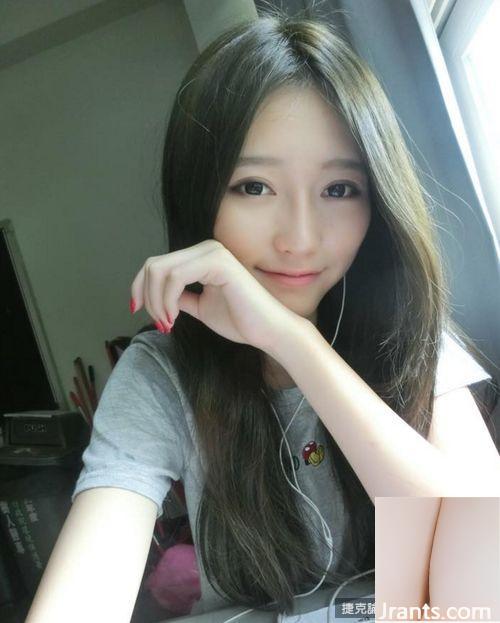 Hot girl chân dài Zhang Caining hóa trang thành CV và cư dân mạng cho rằng đôi chân đẹp của cô quá gợi cảm (12P) - Ảnh 7