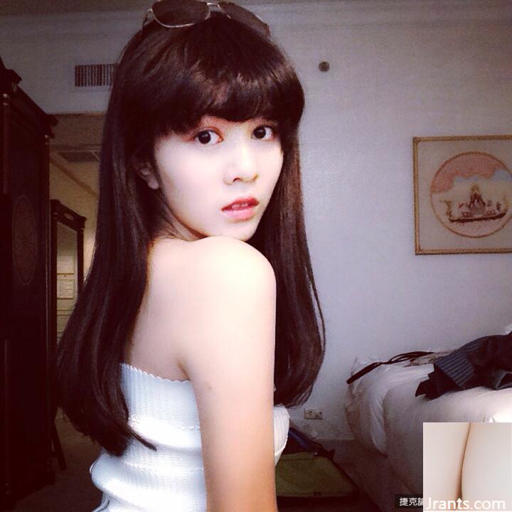 Nữ tiếp viên ~ Elly Tseng ~ Một đôi chân thon dài + bikini gợi cảm và nóng bỏng (24P)