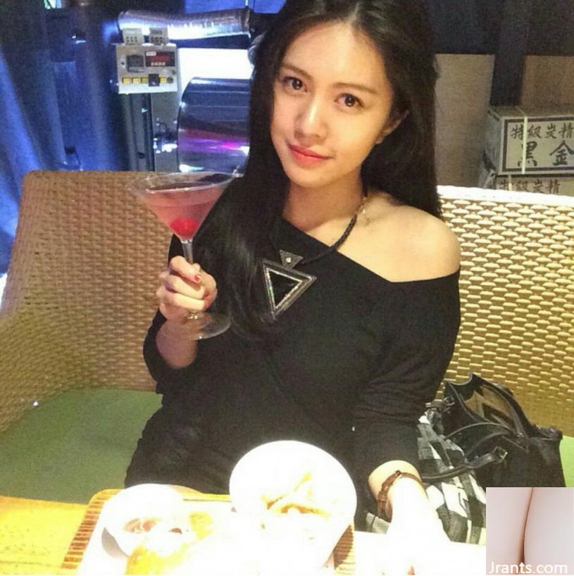 Nữ tiếp viên ~ Elly Tseng ~ Một đôi chân thon dài + bikini gợi cảm và nóng bỏng (24P) - Ảnh 22