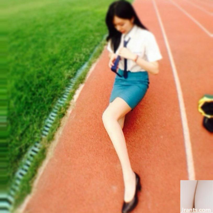 Nữ tiếp viên ~ Elly Tseng ~ Một đôi chân thon dài + bikini gợi cảm và nóng bỏng (24P) - Ảnh 9