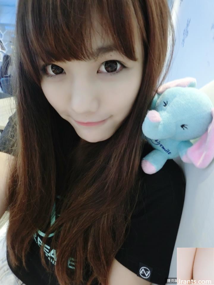 Người yêu gợi cảm 34D ~ Chen Wei ~ selfie bộ ngực căng tròn trong bộ bikini màu xanh (37P) - Ảnh 37