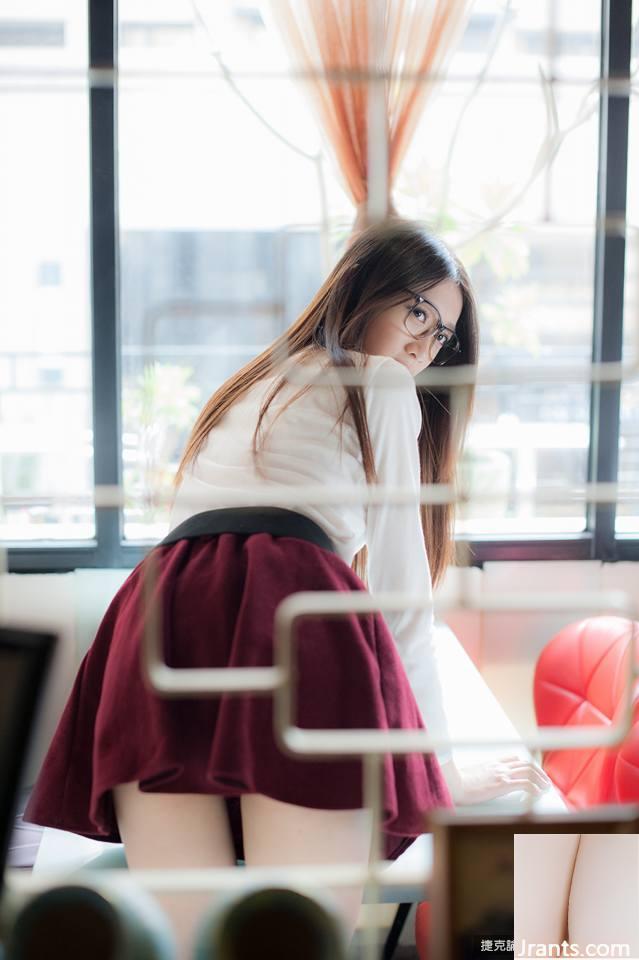 Xiaoxue (Lv Xueyun)~ Đôi chân trắng nõn gợi cảm, thon thả và nguy hiểm, ánh xuân thật quyến rũ (29P) - Ảnh 22