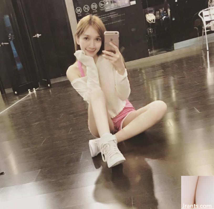 Cô gái xinh đẹp đến từ mương sâu có bộ ngực to và đẹp (54P) - Ảnh 37