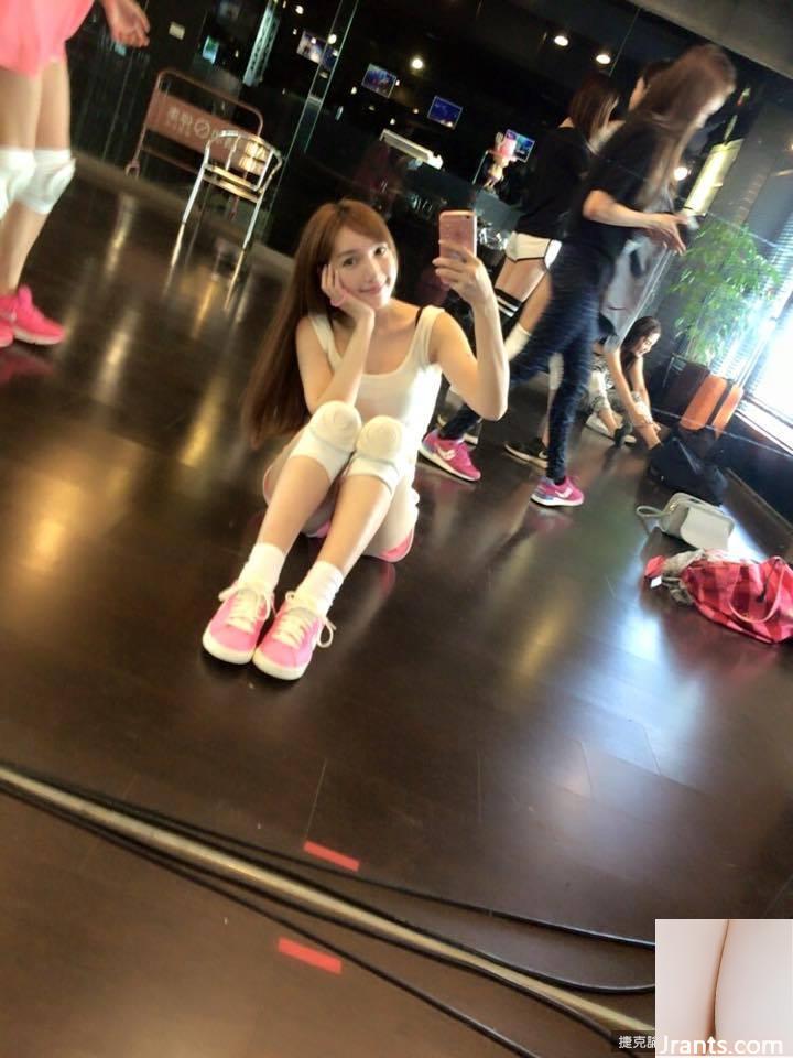 Cô gái xinh đẹp đến từ mương sâu có bộ ngực to và đẹp (54P) - Ảnh 47