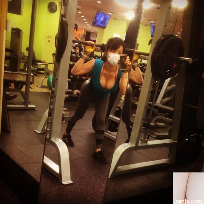 Cô gái H-cup tự nhận là người thích phô trương ~ Yury Shibuya ~ đang chơi bass nửa chừng thì bất ngờ đưa tay vào ngực Qiao (38P) - Ảnh 22