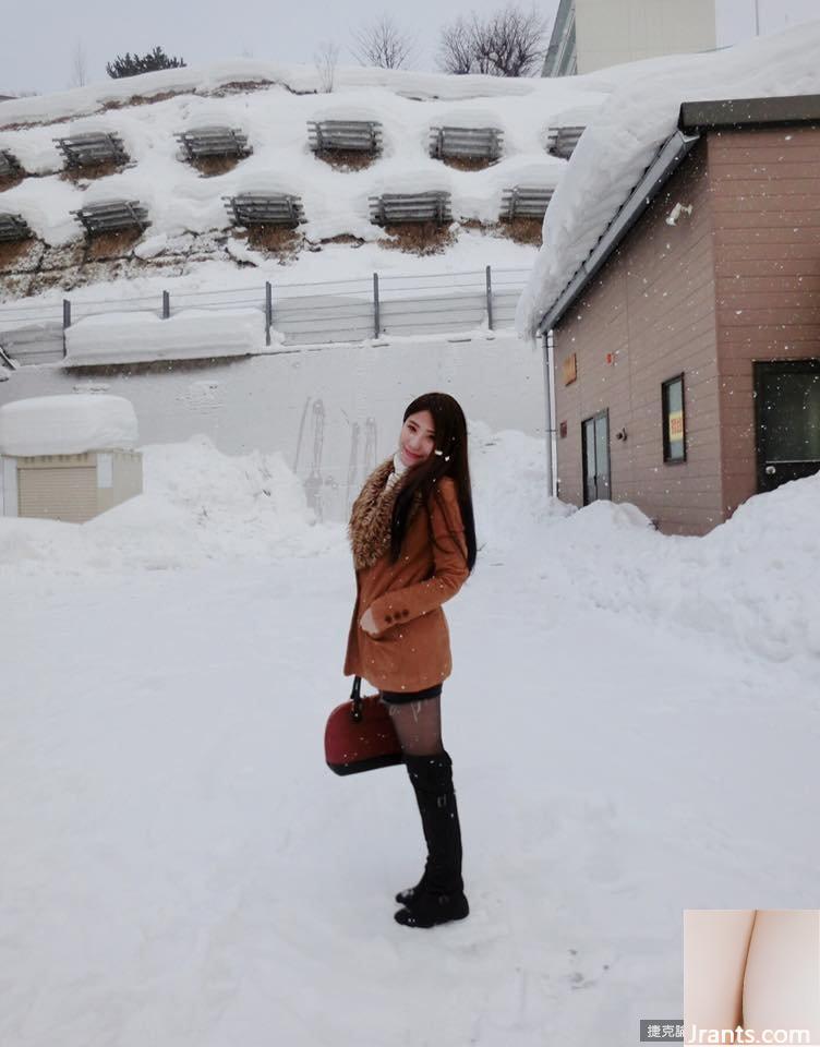 Hot girl nghiệp dư Sunshine ~ Xu Weiwei ~ Ảnh selfie khoét sâu gợi cảm trong công viên được bạn bè khen là dữ dằn (33P). - Ảnh 11