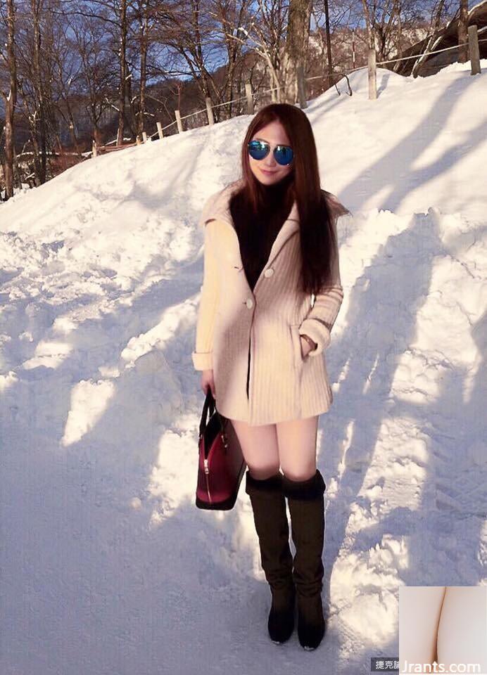 Hot girl nghiệp dư Sunshine ~ Xu Weiwei ~ Ảnh selfie khoét sâu gợi cảm trong công viên được bạn bè khen là dữ dằn (33P). - Ảnh 14